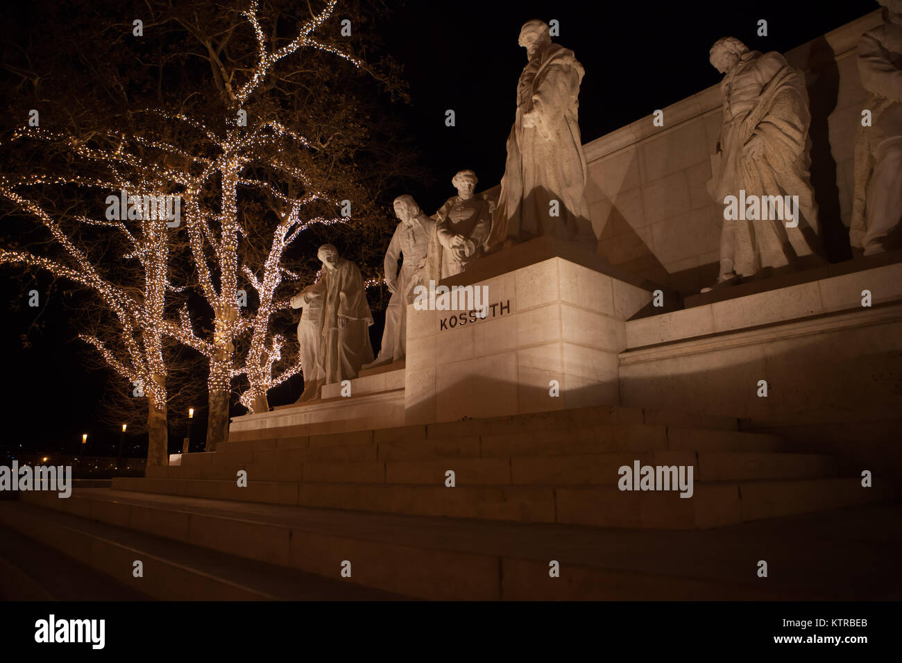 Statue in Kossuth tér, Budapest, Ungarn. Dezember 2017. Denkmal des ehemaligen ungarischen Ministerpräsidenten Lajos Kossuth Stockfoto
