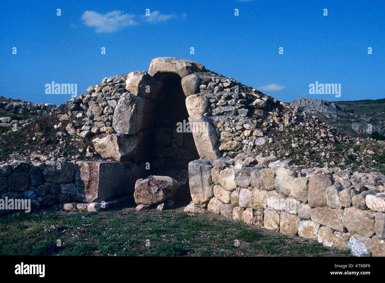 Ein Teil der Stadtmauer und Stadttor von Hattusa, c1200s BC, Hauptstadt des hethitischen Reiches, Boğazkale, in der Provinz Corum, Zentralanatolien, Türkei Stockfoto