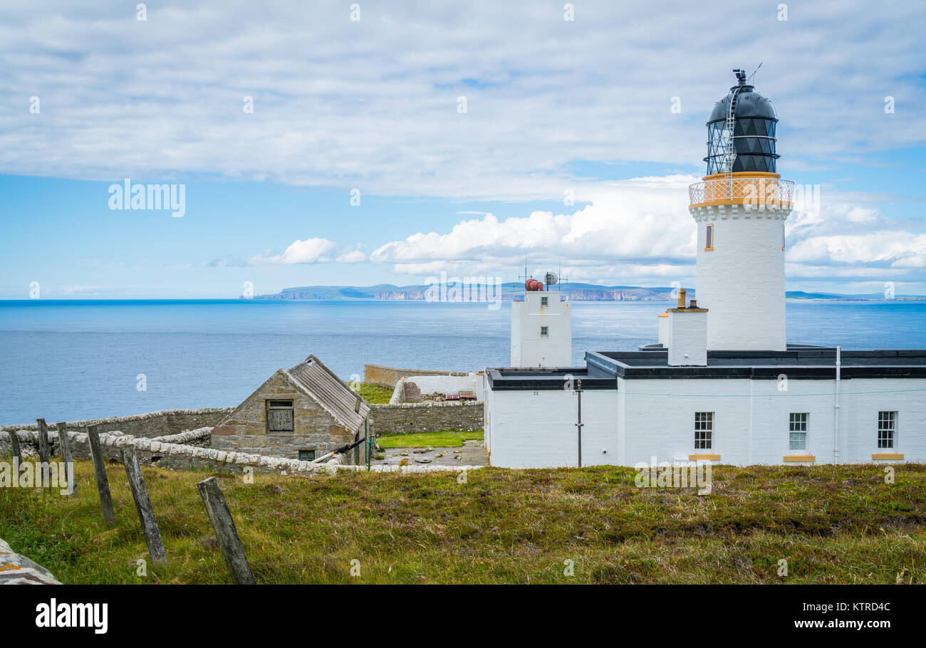 Dunnett Head Lighthouse, in Caithness, an der Nordküste von Schottland, der nördlichste Punkt des Festlandes von Großbritannien. Stockfoto