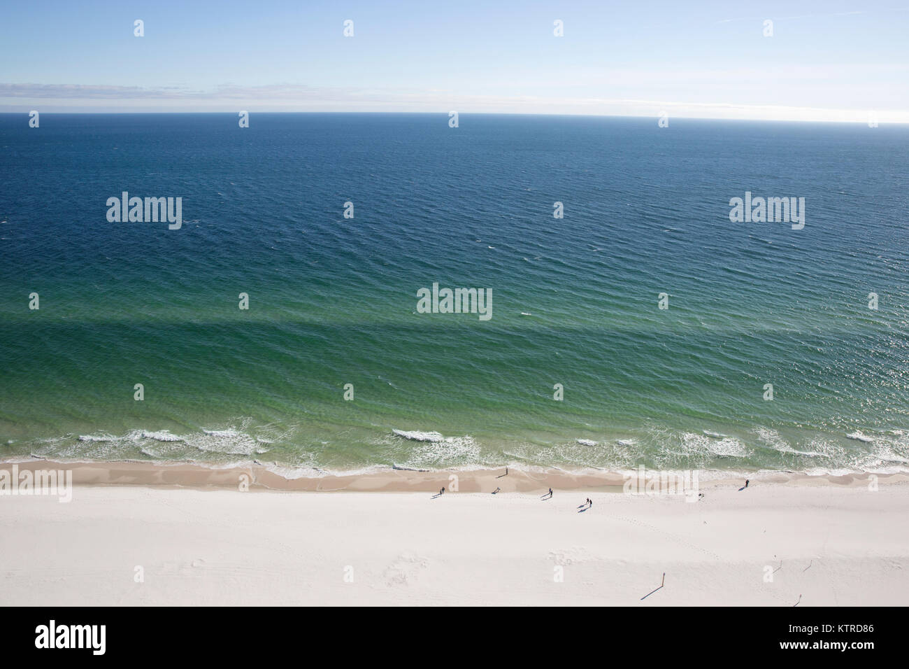 Golf von Mexiko entlang der weißen Sandstrände von Orange Beach, Alabama Stockfoto