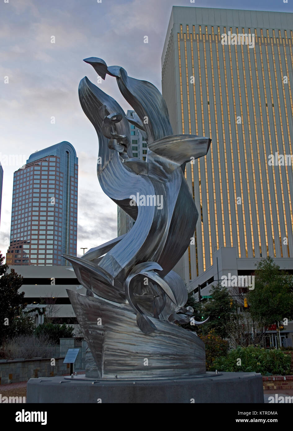 Spirale Odyssey Skulptur in Romare Bearden Park, Charlotte, North Carolina Stockfoto