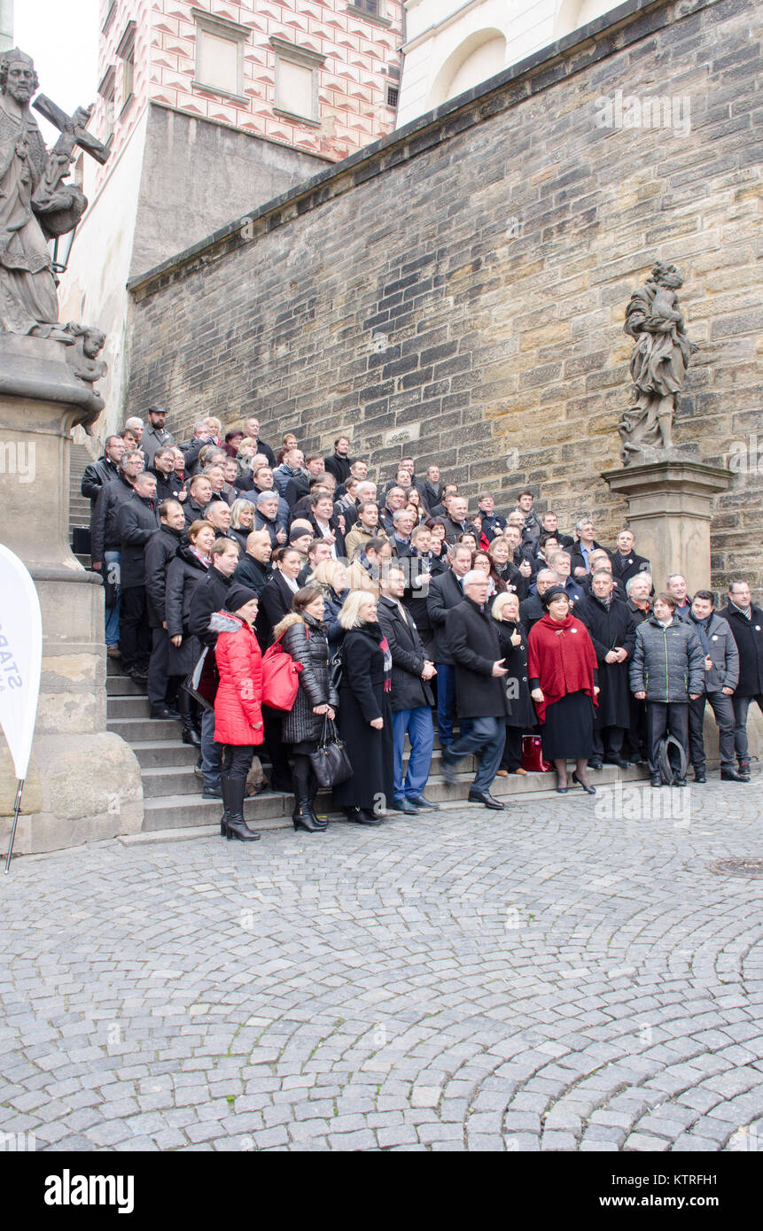 In Prag in der Tschechischen Republik - 6. Dezember 2017: Große Gruppe von tschechischen Politiker Stockfoto