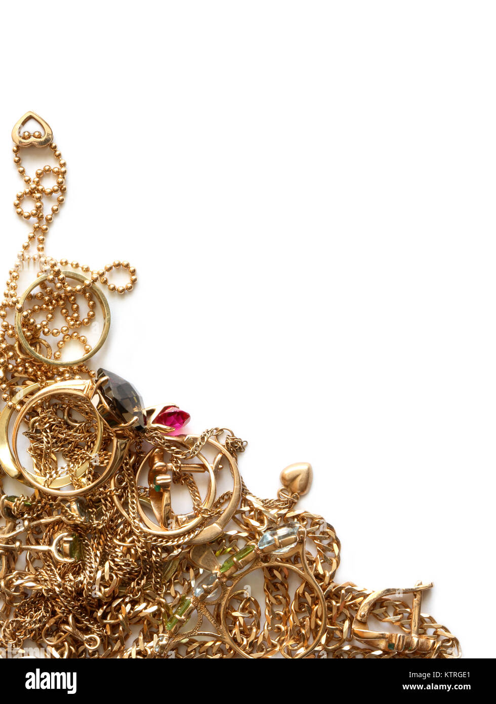 Haufen Von Goldschmuck Isoliert Auf Weissem Hintergrund Stockfotografie Alamy