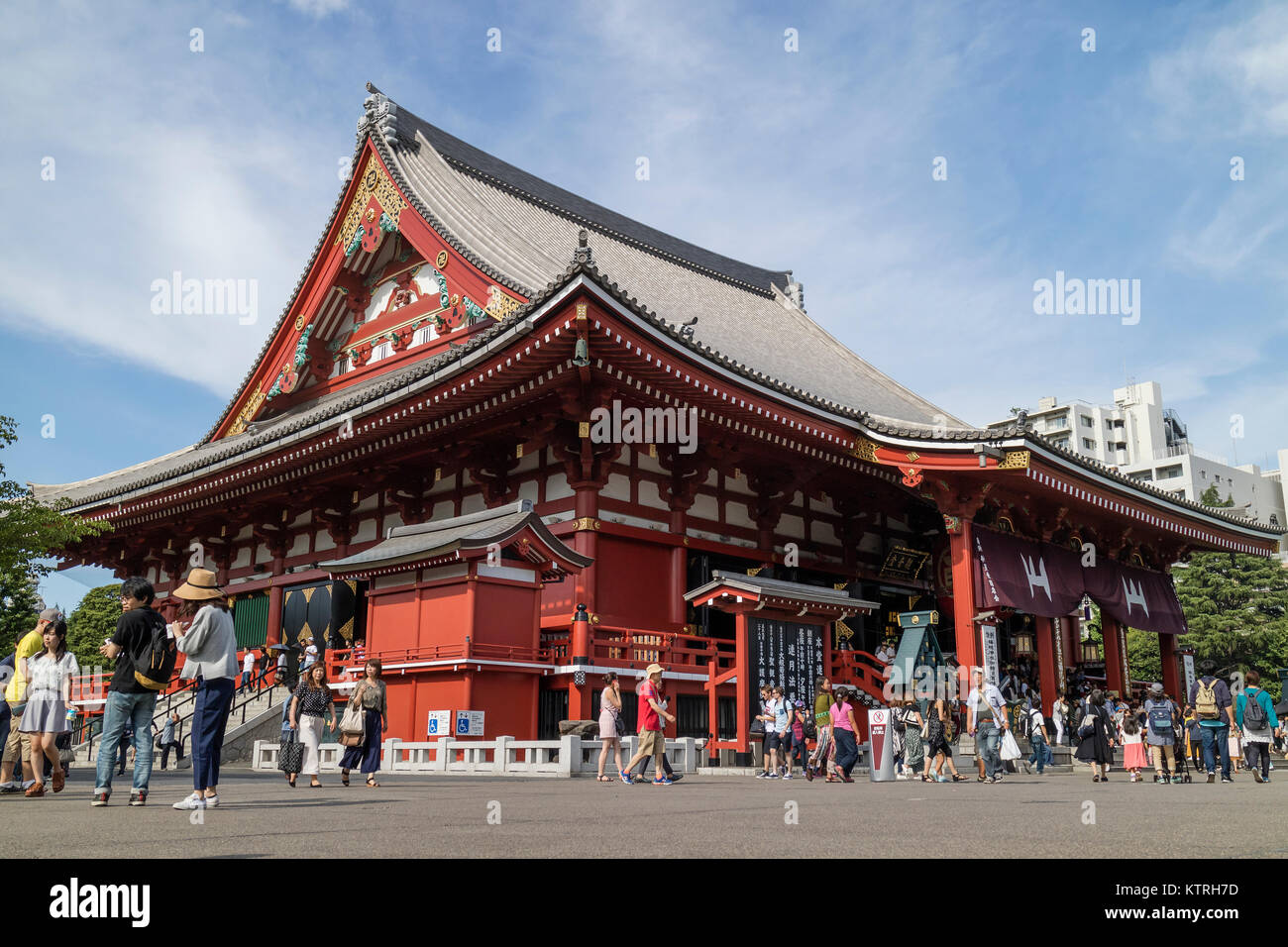 Tokio, Japan, 17. Juni 2017; Senso ji-Tempel in Asakusa, historische buddhistische Monument, von Touristen besucht Stockfoto