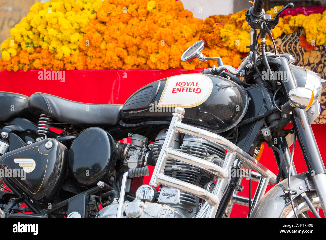 Eine Royal Enfield Bullet Motorrad in Rajasthan, Indien Stockfoto