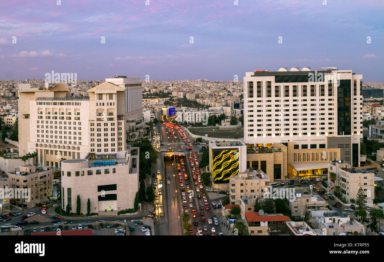 Stau an der fünften Kreis in Amman - Berühmte Hotels in Amman in Jordanien Stockfoto