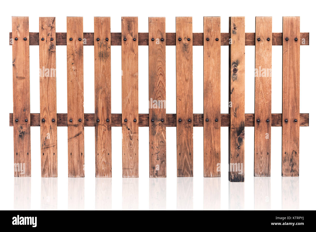 Holz Zaun japanische Kiefer holz- auf Weiß isoliert Stockfoto