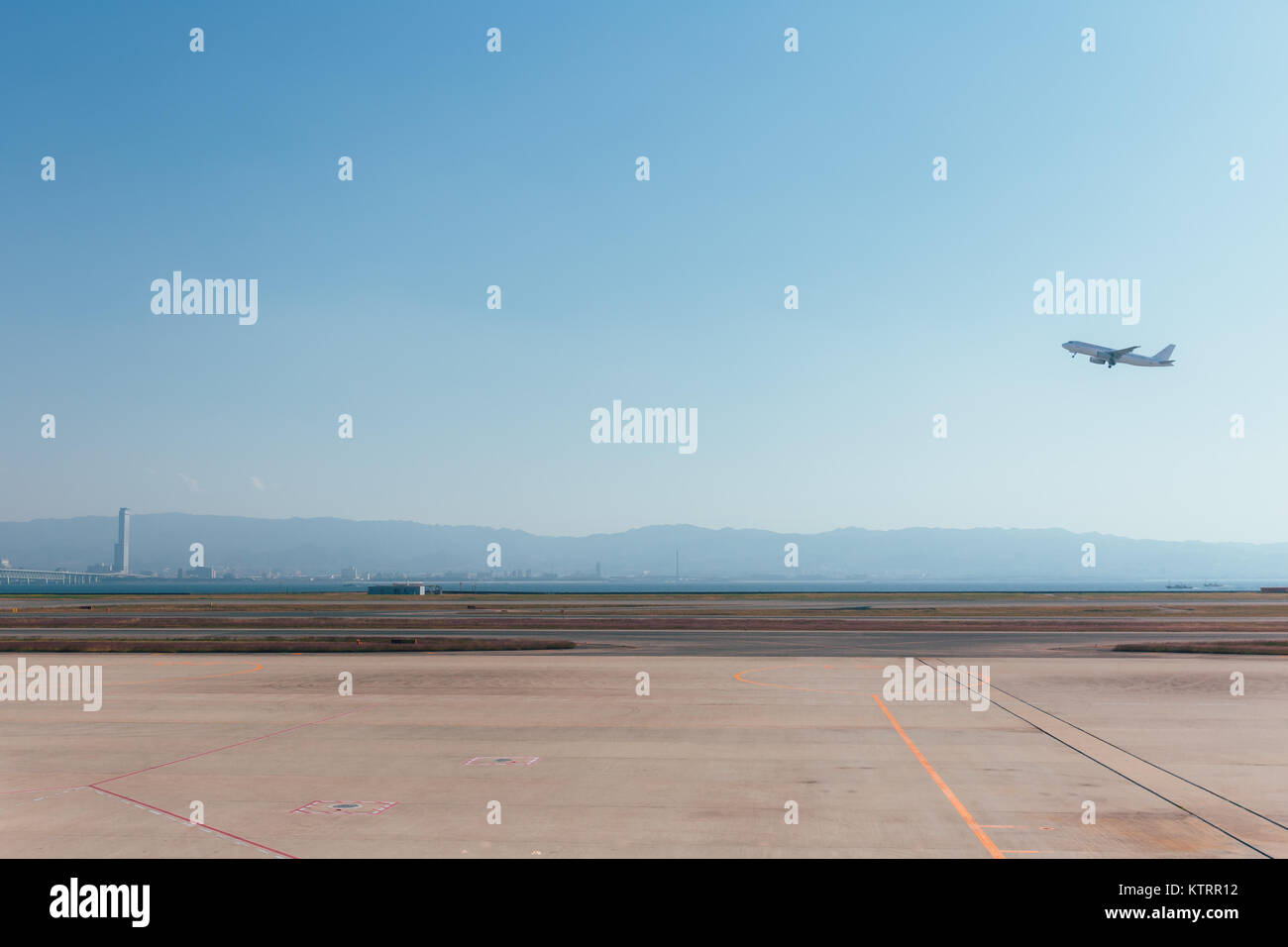 Abflug vom Flughafen Terminal anzeigen Stockfoto