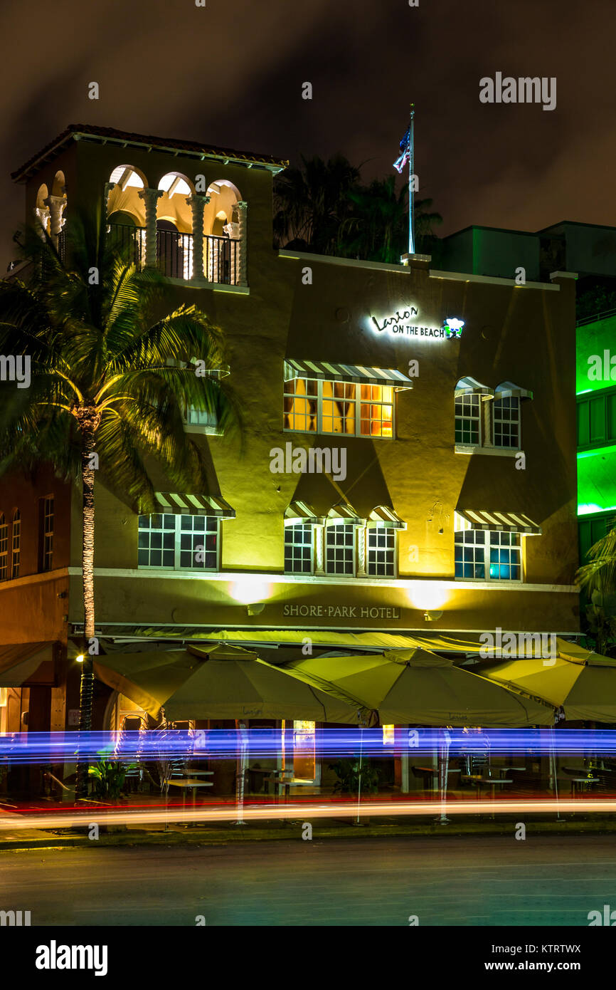 Lario's am Strand Restaurant, Shore Park Hotel und hellen Streifen, South Beach, Miami Beach, Florida, USA Stockfoto
