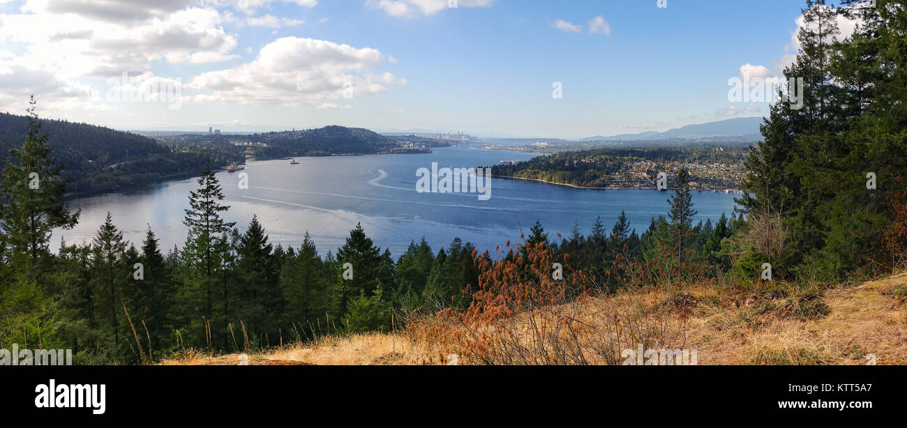 Blick auf Vancouver von Belcarra Bluffs, Port Moody, British Columbia, Kanada Stockfoto