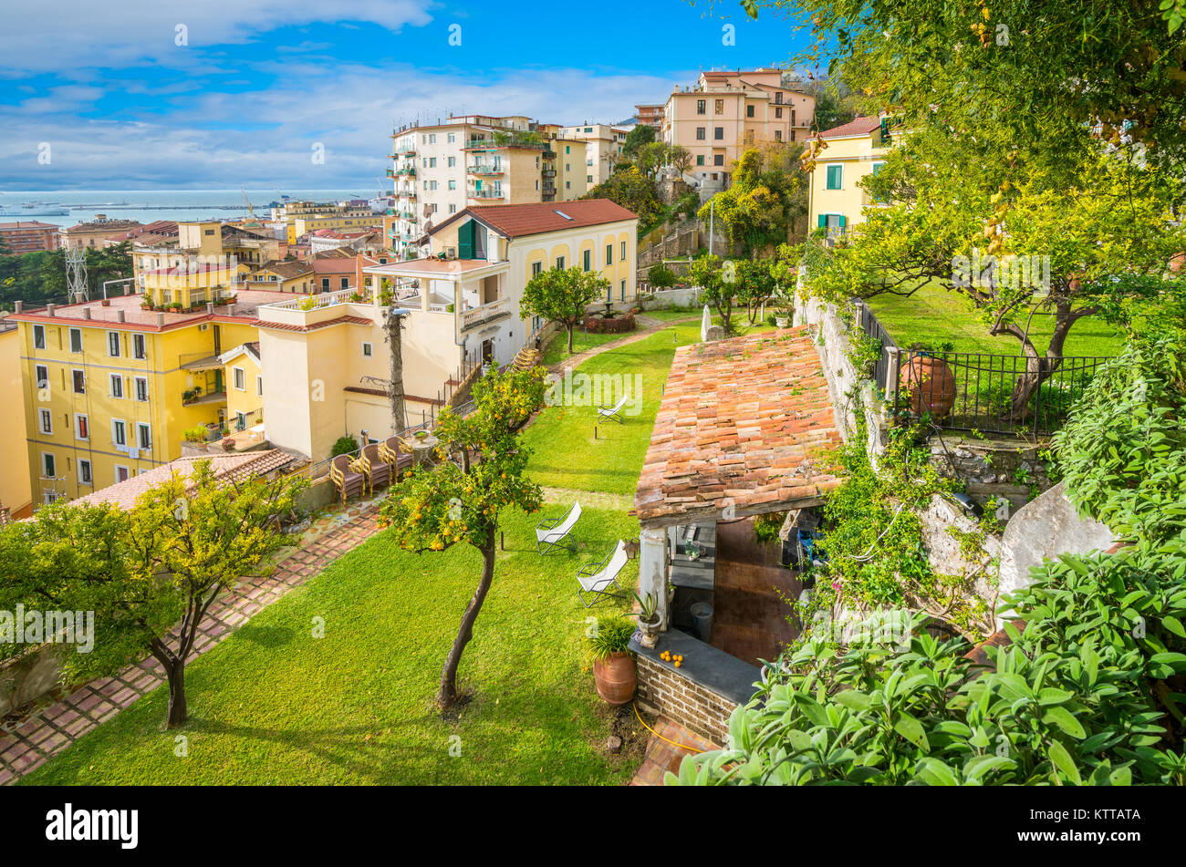 Panoramablick von der Minerva Garten in Salerno, Kampanien, Italien. Stockfoto