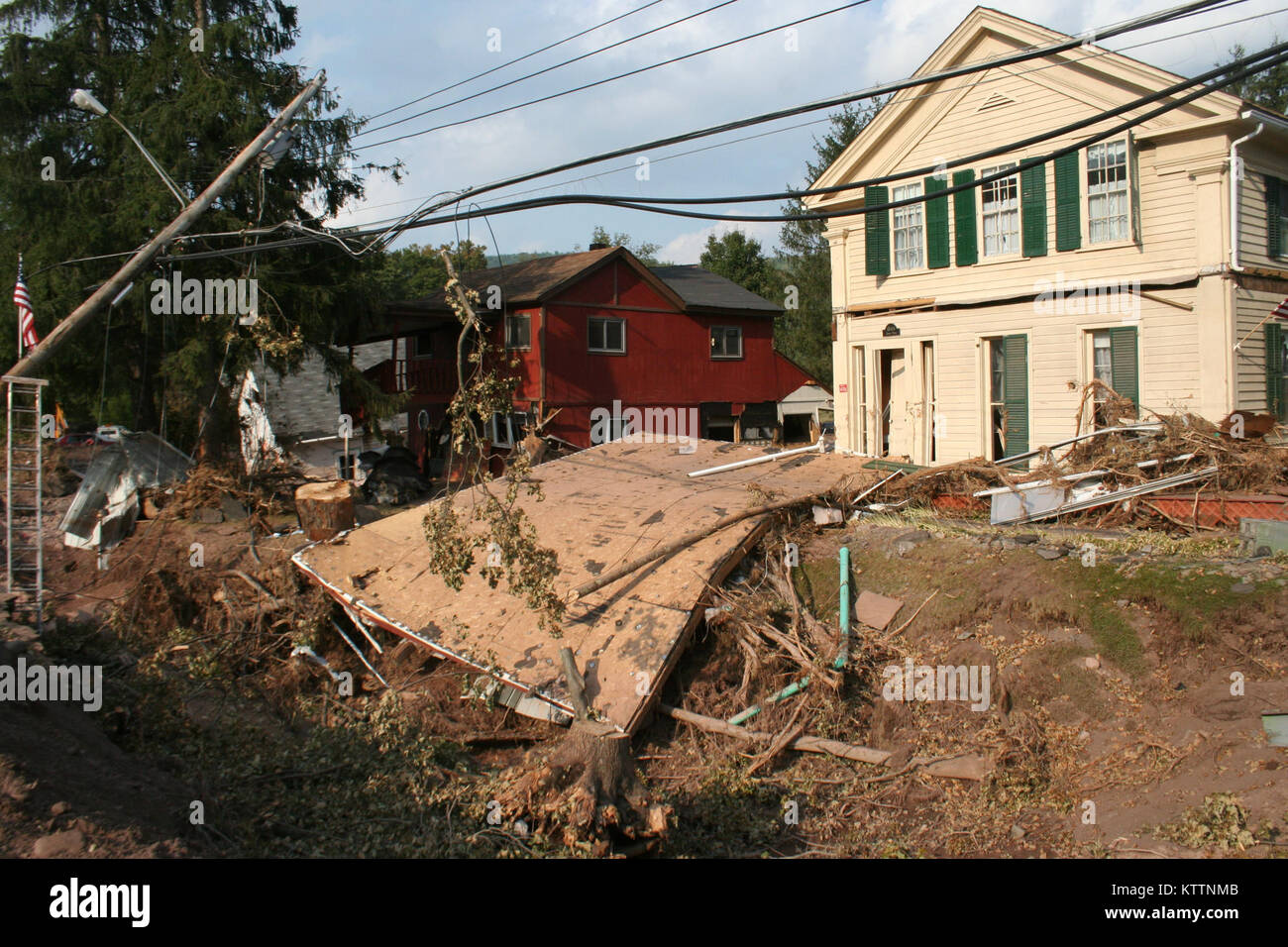 Hochwasserschäden in Prattsville, N.Y. in Delaware County. Soldaten und Piloten der New Yorker Nationalgarde sind Disaster Recovery zu unterstützen Bemühungen in Delaware, Greene und Essex Grafschaften nach den Überschwemmungen vom Hurrikan Irene. Foto von Oberstleutnant Richard Goldenberg, NY National Guard. Stockfoto