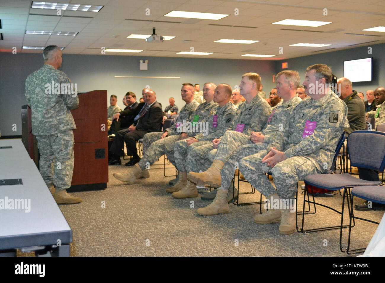 U.S. Army National Guard Personal täglichen Pflichten und Leben. Arbeit, Ausbildung, Hilfe, Unterstützung, Menschen-, Event-, Lehren und Lernen. Soldaten, Matrosen, Flieger, Militär, Soldaten, Service, Pflicht. Stockfoto