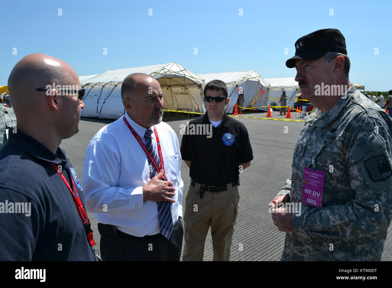 U.S. Army National Guard Personal täglichen Pflichten und Leben. Arbeit, Ausbildung, Hilfe, Unterstützung, Menschen-, Event-, Lehren und Lernen. Soldaten, Matrosen, Flieger, Militär, Soldaten, Service, Pflicht. Stockfoto