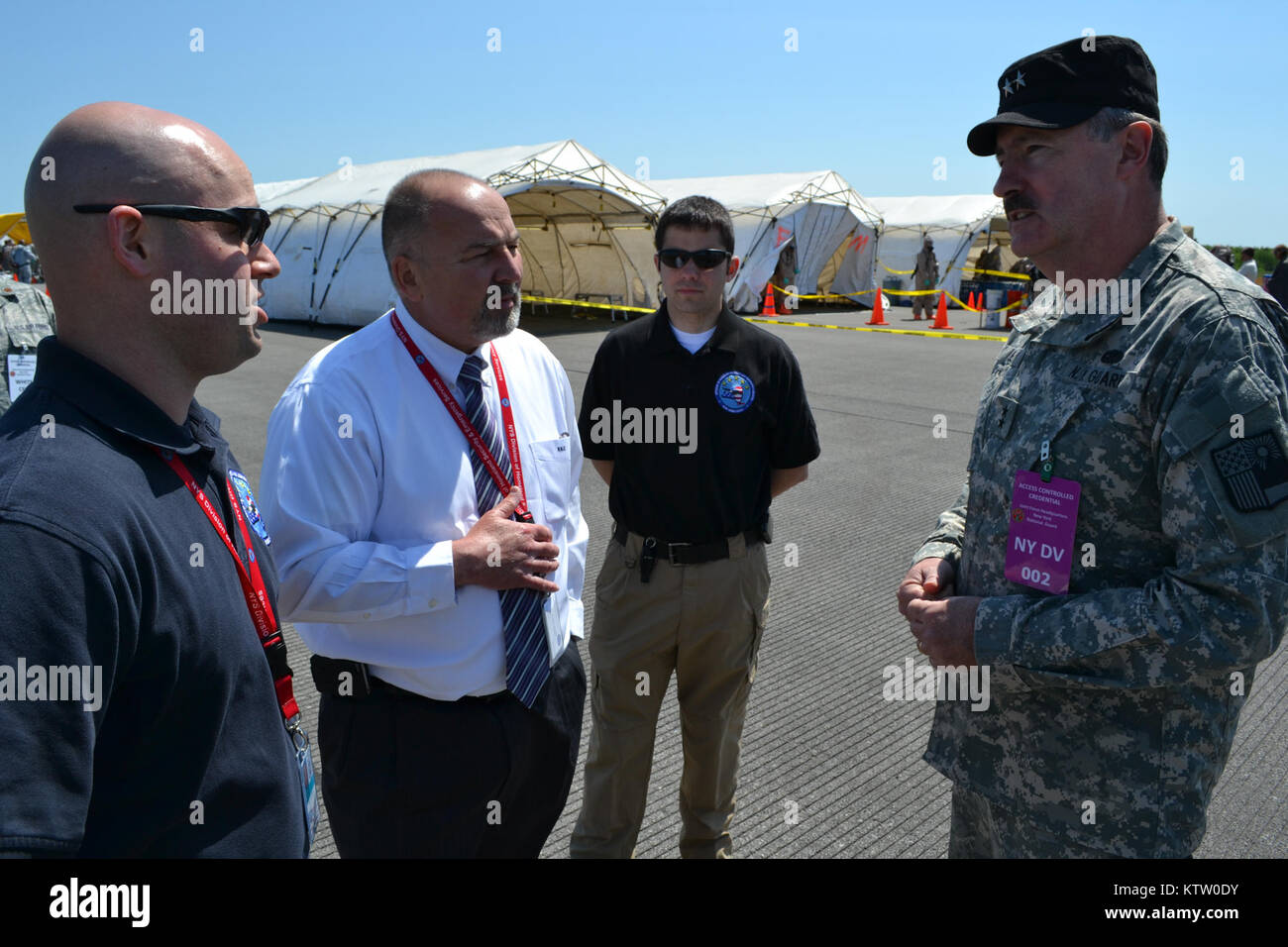 U.S. Army National Guard Personal täglichen Pflichten und Leben. Arbeit, Ausbildung, Hilfe, Unterstützung, Menschen-, Event-, Lehren und Lernen. Soldaten, Matrosen, Flieger, Militär, Soldaten, Service, Pflicht. Stockfoto