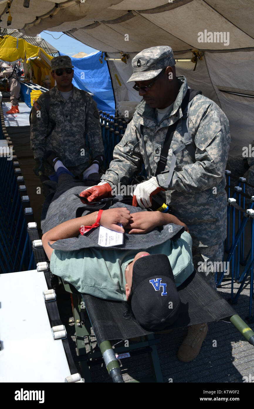 U.S. Army National Guard Personal täglichen Pflichten und Leben. Arbeit, Ausbildung, Hilfe, Unterstützung, Menschen-, Event-, Lehren und Lernen. Soldaten, Matrosen, Flieger, Militär, Soldaten, Service, Pflicht. Stockfoto