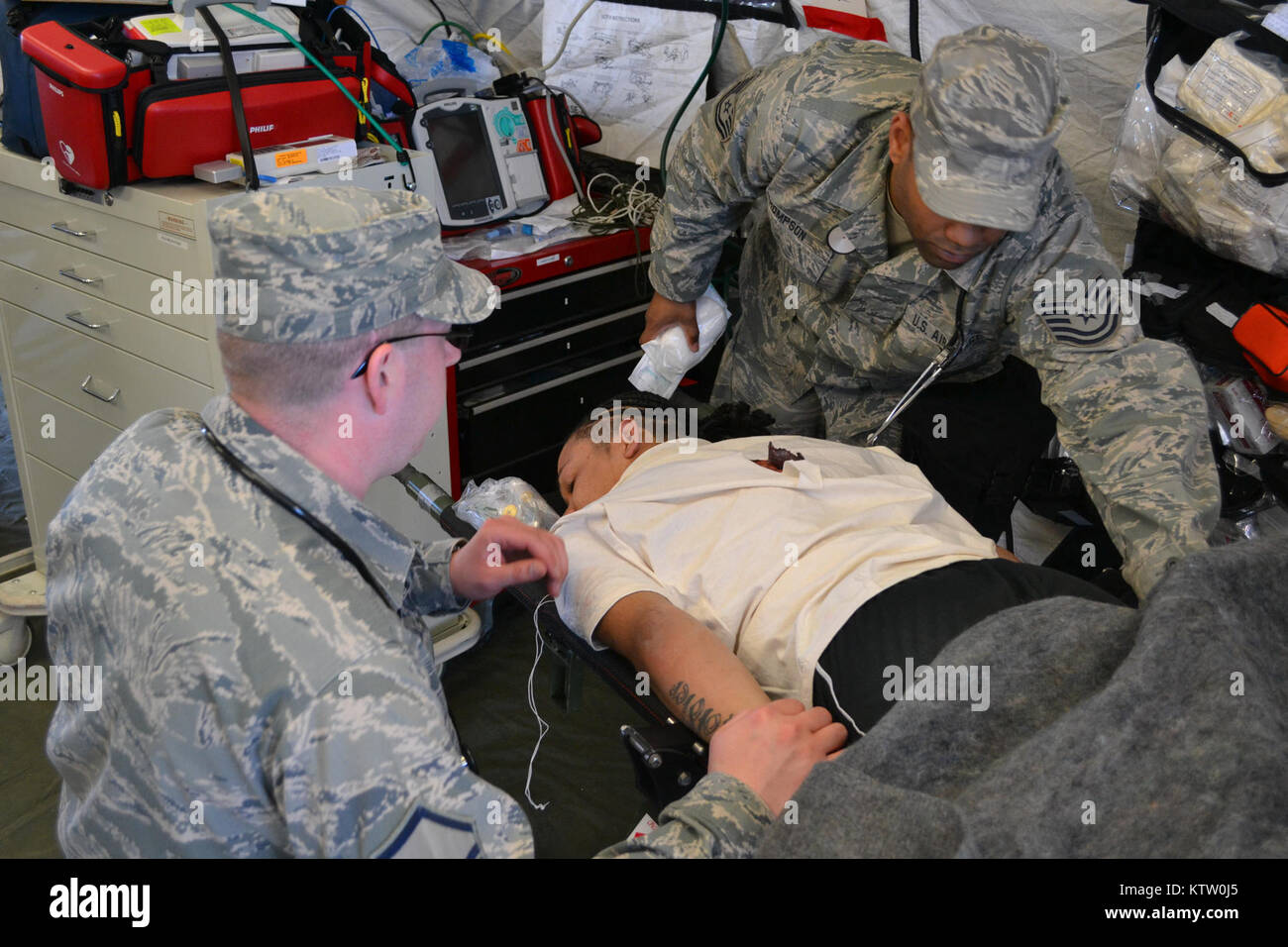 U.S. Army National Guard Personal täglichen Pflichten und Leben. Arbeit, Ausbildung, Hilfe, Unterstützung, Menschen-, Event-, Lehren und Lernen. Soldaten, Matrosen, Flieger, Militär, Soldaten, Service, Pflicht. Stockfoto