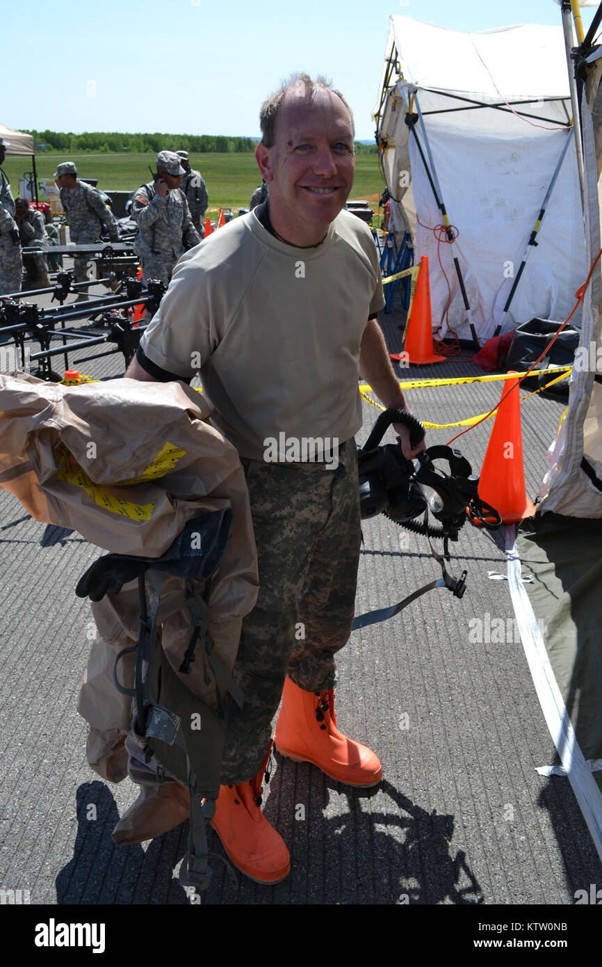 U.S. Army National Guard Personal täglichen Pflichten und Leben. Arbeit, Ausbildung, Hilfe, Unterstützung, Menschen-, Event-, Lehren und Lernen. Soldaten, Matrosen, Flieger, Militär, Soldaten, Service, Pflicht. Stockfoto