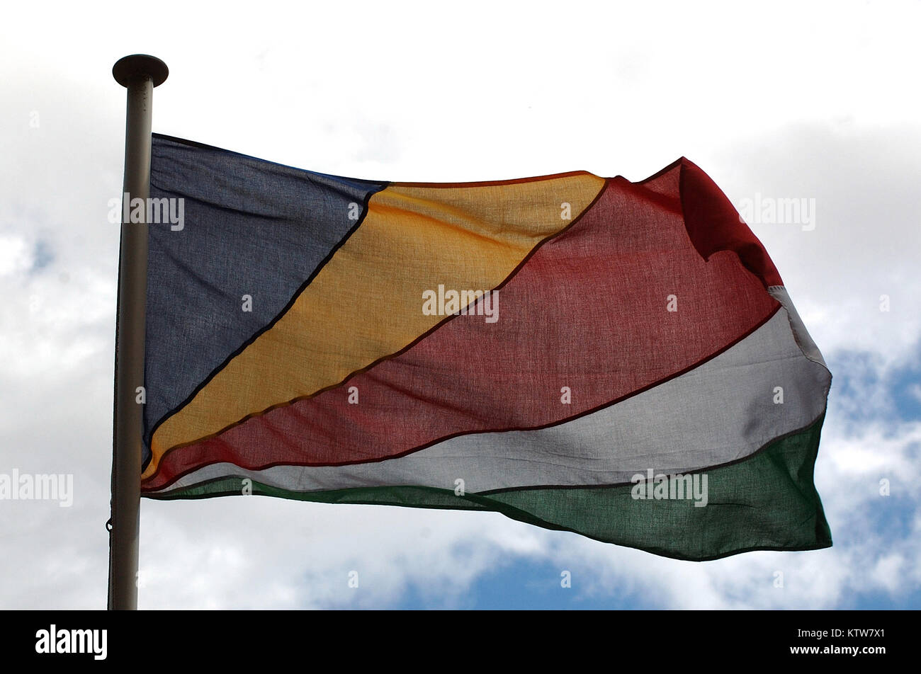 Seychellen Fahne in den Wind Stockfoto