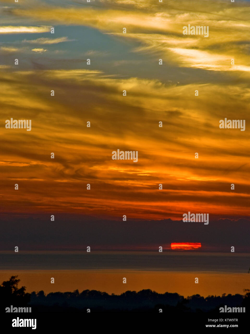 Big Sonnenuntergang am Erie See Stockfoto