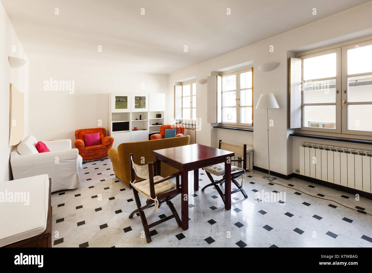 Interieur, komfortable kleine Wohnung, Wohnzimmer Stockfoto