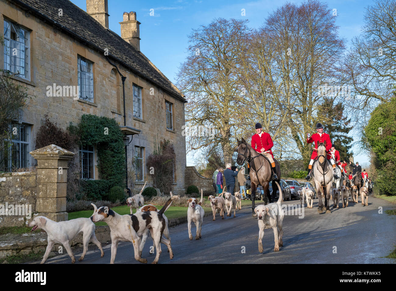 North Cotswold Jagd Weihnachtstag treffen. Broadway, Worcestershire, England Stockfoto