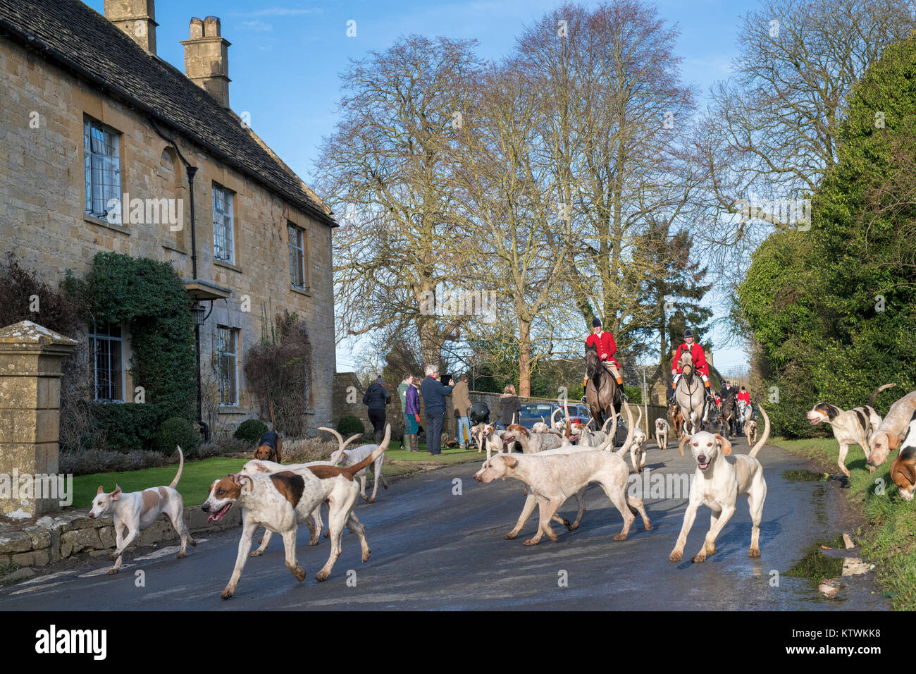 North Cotswold Jagd Weihnachtstag treffen. Broadway, Worcestershire, England Stockfoto