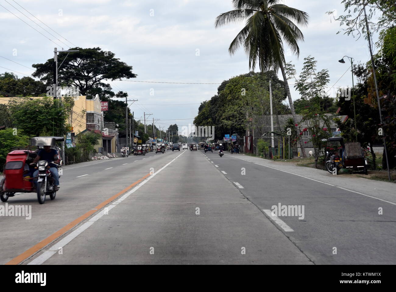 MANILA, Philippinen, 12. Dezember 2017, Straßen von Manila nach BAGUIO CITY VIEW MIT DEM AUTO Stockfoto