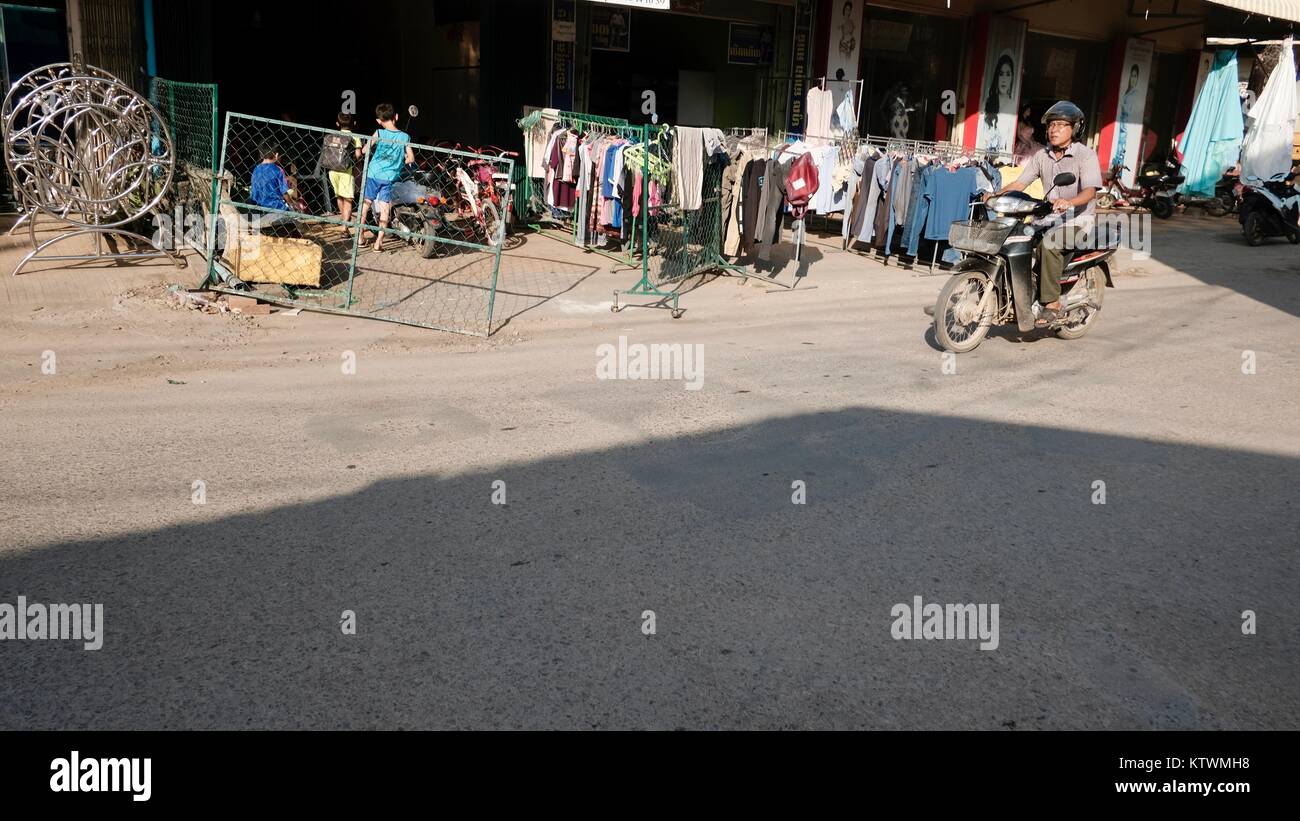 Battambang Kambodscha Südostasien Wäscheständer zum Trocknen aufgehängt Stockfoto