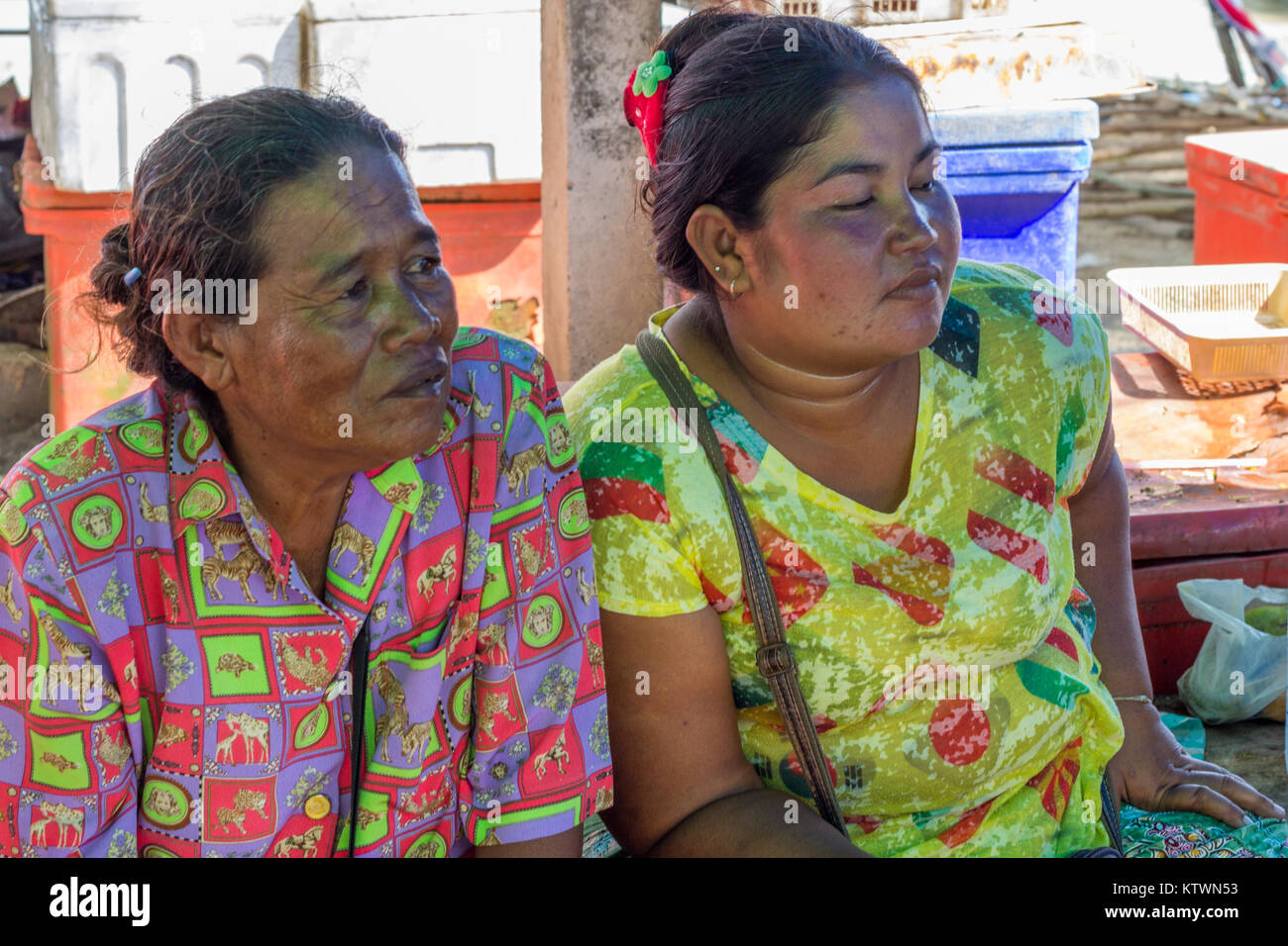 Sea Gypsy Frauen, Dorf Markt, Rawai, Phuket, Thailand Stockfoto