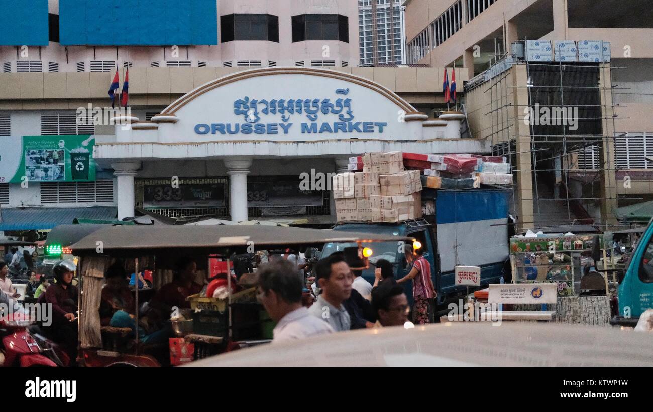 Oknha Tep Phan Straße 182 Orussey-markt Chinatown Alten traditionellen kambodschanischen Roten Khmer Einkaufszentrum Einzelhandel und Großhandel Stockfoto