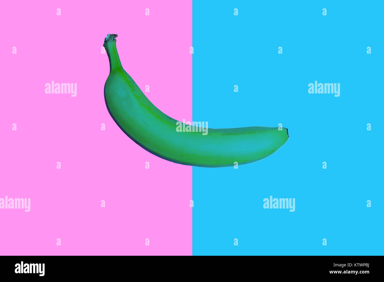 Pop Art grüne Banane auf lebendige zwei farbigen Hintergrund Stockfoto