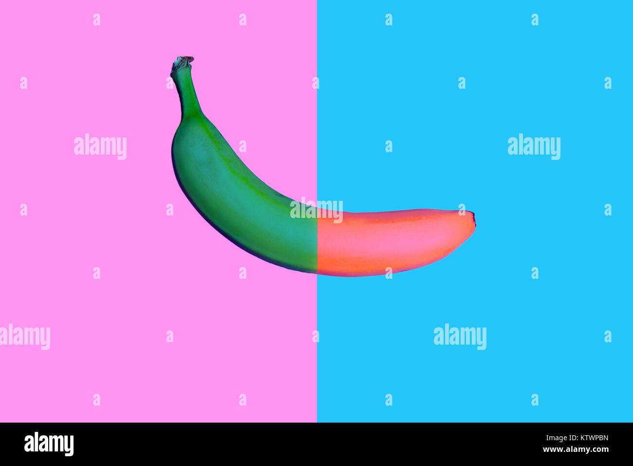 Flat style Pop Design von zwei farbigen Banane auf lebhaften farbigen Bac Stockfoto
