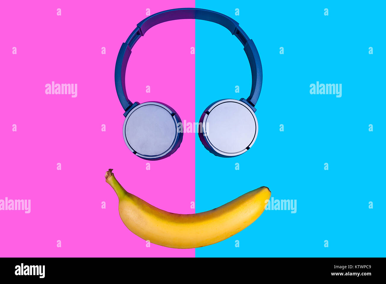 Pop Art flachbild Konzept der Banane und Kopfhörer auf lebhaften farbigen b Stockfoto