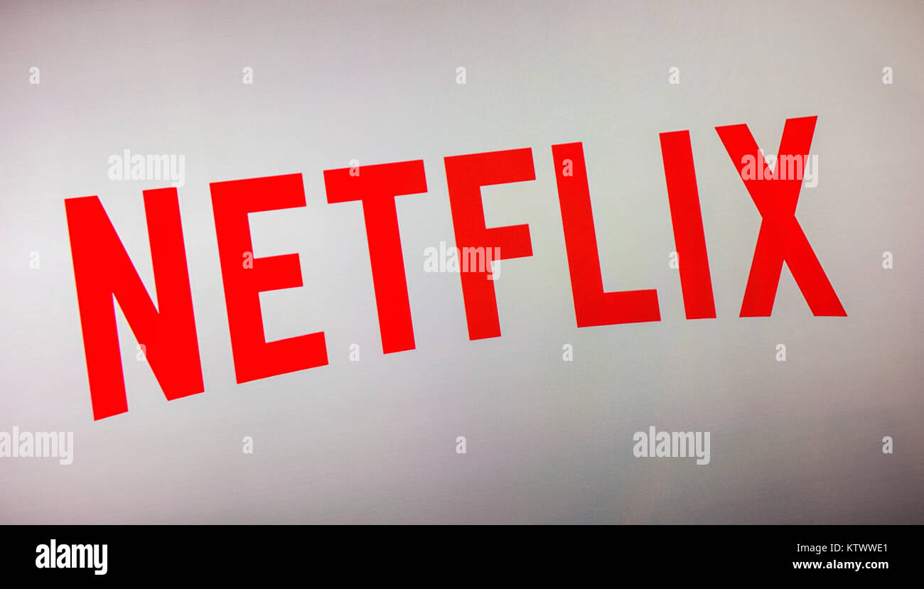 Netflix Logo auf einem TV-Bildschirm. Netflix ist eine Unterhaltung Firma, spezialisiert auf und bietet Streaming Media und Video-on-demand Online. Stockfoto