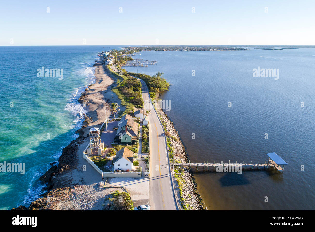 Florida Hutchinson Barrier Island, Stuart, Atlantischer Ozean, indischer Fluss ökologische Lagune, Ross Witham Beach, House of Refuge Museum, Luftaufnahme von oben, b Stockfoto