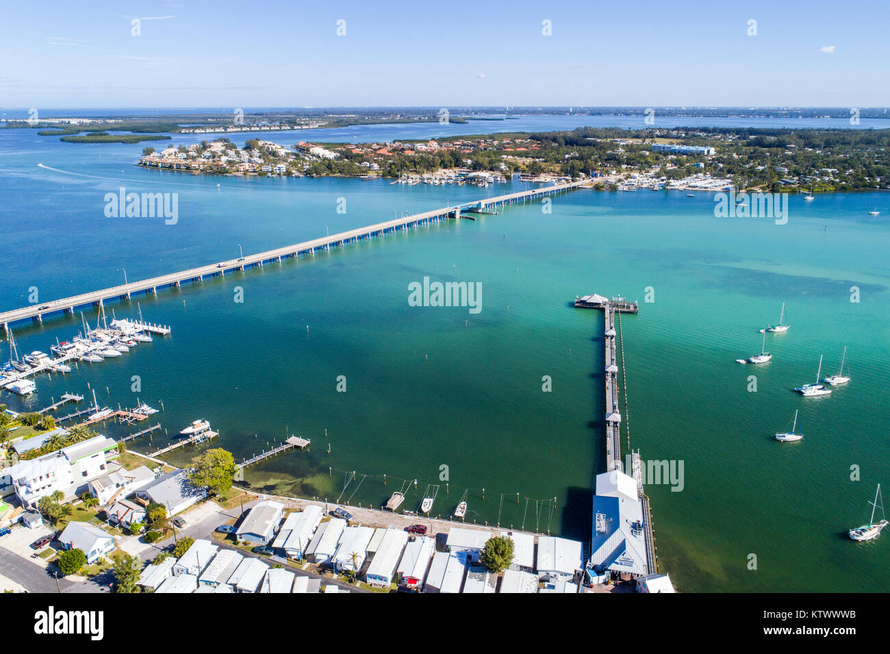 Florida, FL South, Bradenton Beach, Pier, Anna Maria Sound, das Wasser-Estuarine-System der Bucht von Karasota, die Cortez Road Bridge, eine Vogelperspektive über dem Hotel, vi Stockfoto