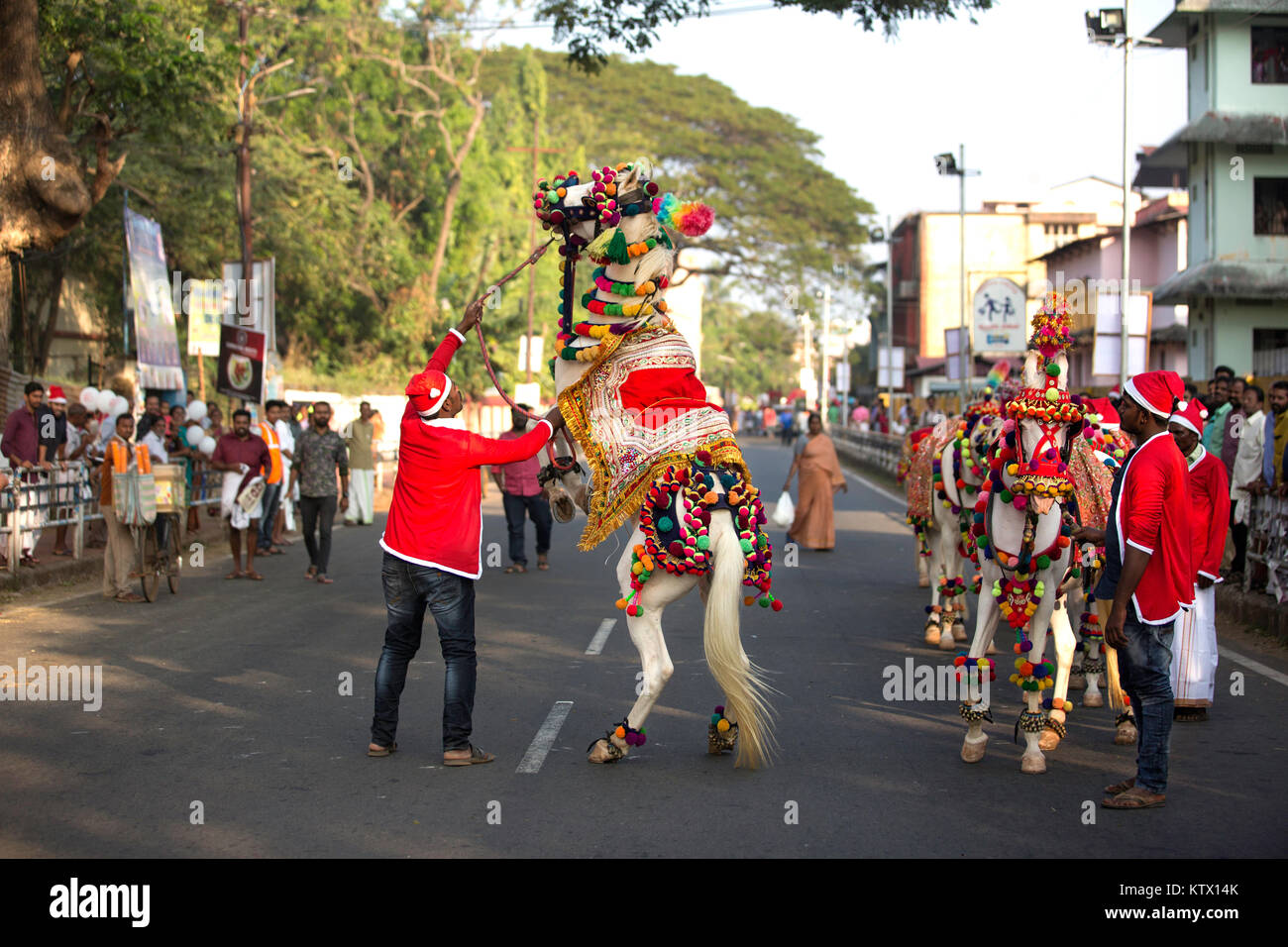 Buon Natale, die Weihnachtsfeier von Thrissur Erzdiözese, wird auf Dezember, thrissur, Kerala, Indien, Papa, Santa, Weihnachten Papa, Guinness Stockfoto