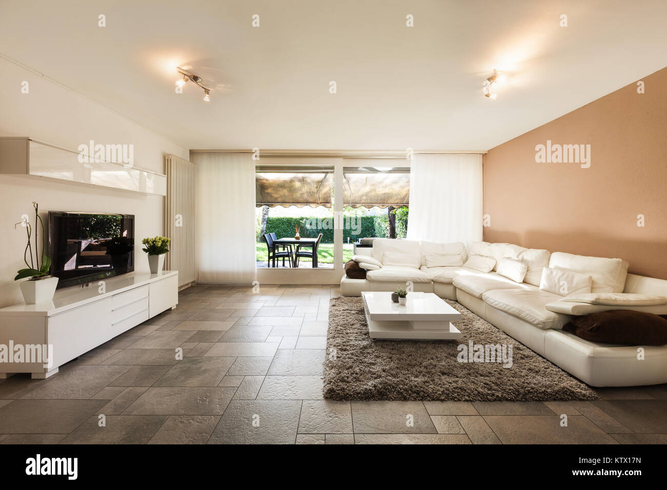 Interieur, schöne Wohnung, luxuriöses Wohnzimmer Stockfoto