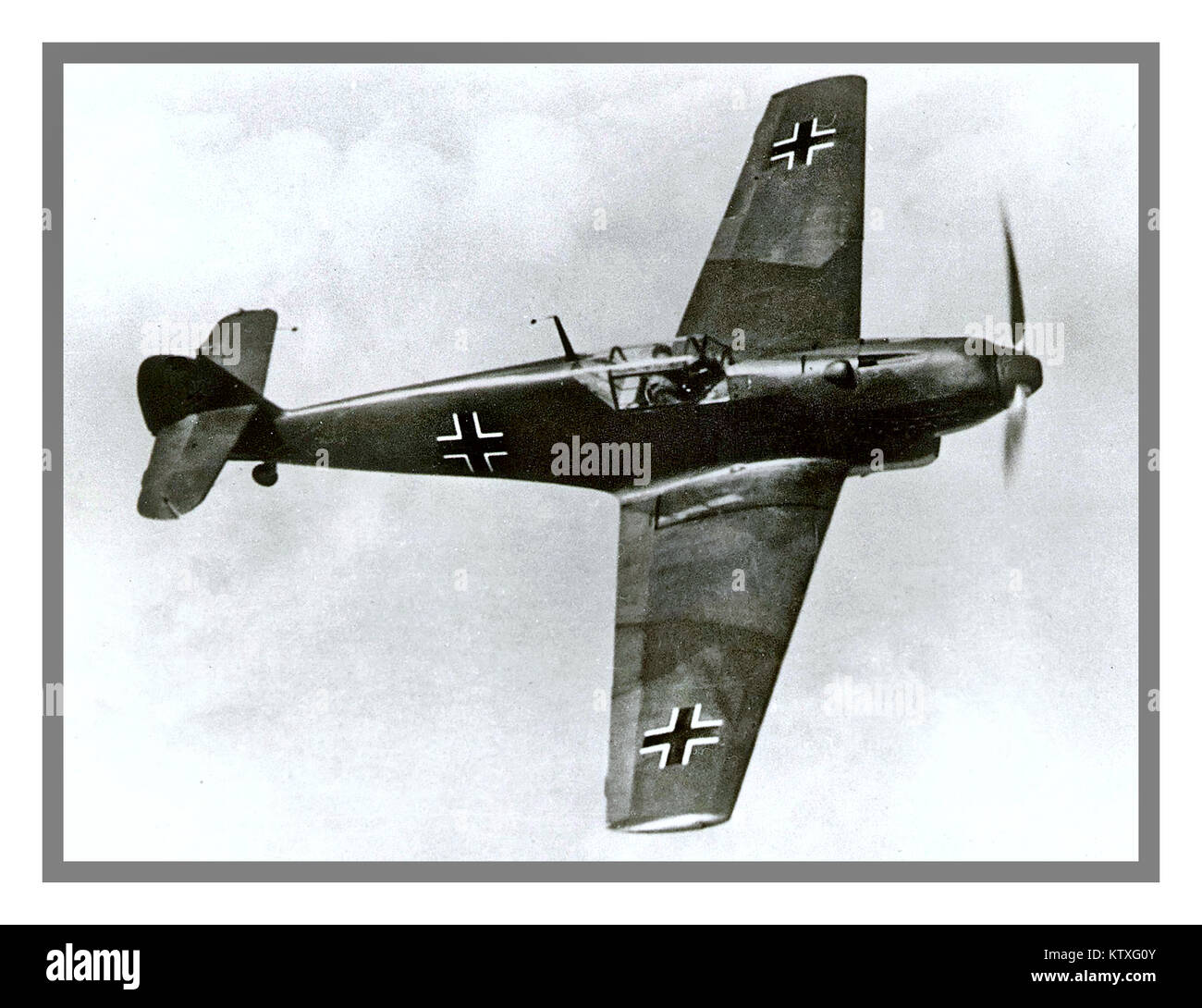 WW 2 Messerschmitt-Bf-109 Kampfflugzeuge von Nazi Deutschland Luftwaffe während der legendären Rückgrat des Weltkrieges 11 1940 von Fighter tritt der Luftwaffe verwendet, aber nicht ganz ein Gleiches für die Schlacht von Großbritannien Spitfire Kampfflugzeug Stockfoto