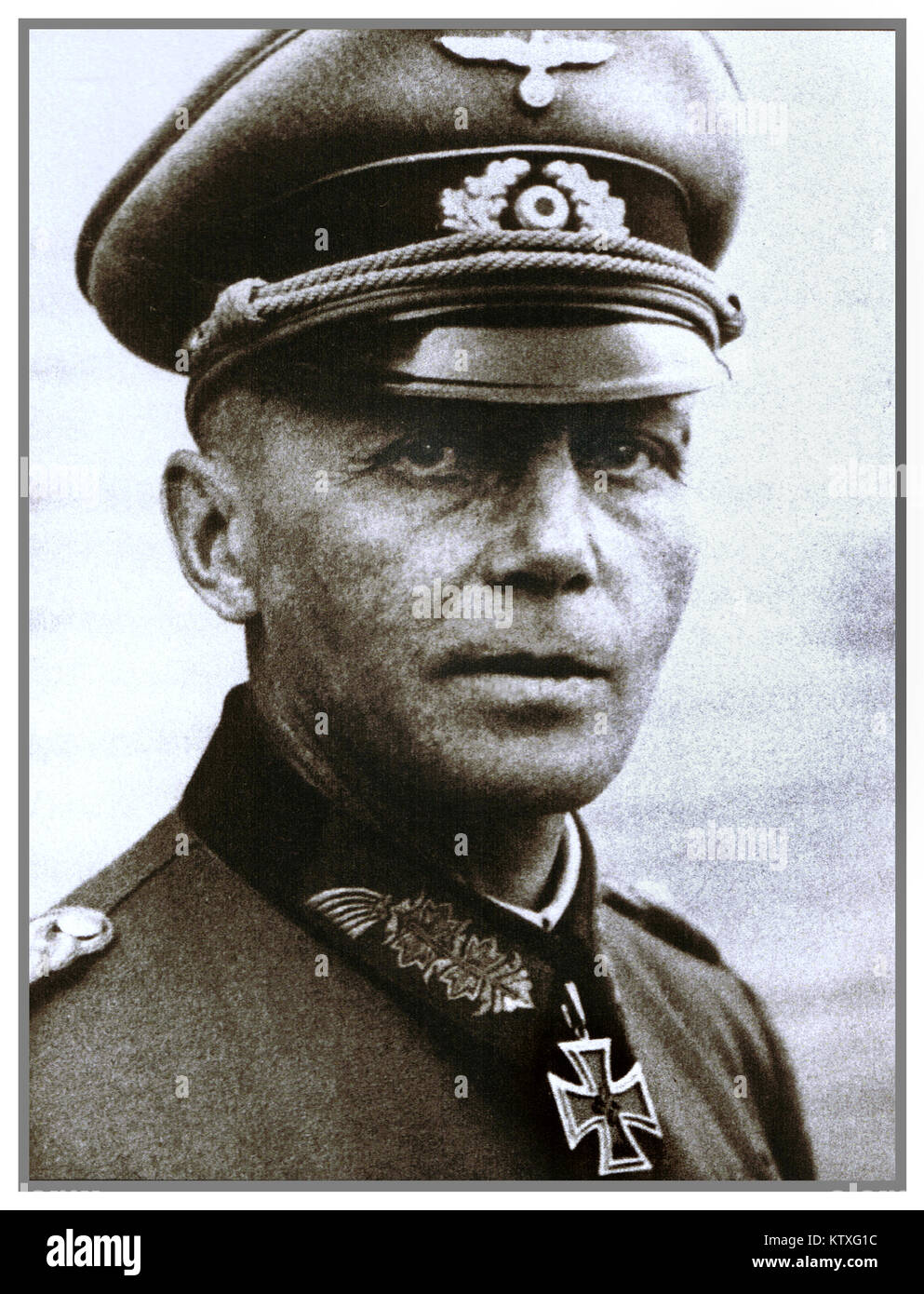 Karl von graffen (6. Juni 1893 - 1. November 1964) war ein deutscher General während des Zweiten Weltkrieges, die übergreifend und Korps zu Kommandos statt. Er war ein Empfänger des Kreuzes des Ritter des Eisernen Kreuzes von Nazi-deutschland. Graffen wurde gefangen im Mai 1945 von der amerikanischen US 85 Infanterie Division in der Nähe von Belluno, Italien und wurde im März 1948 veröffentlicht. Stockfoto
