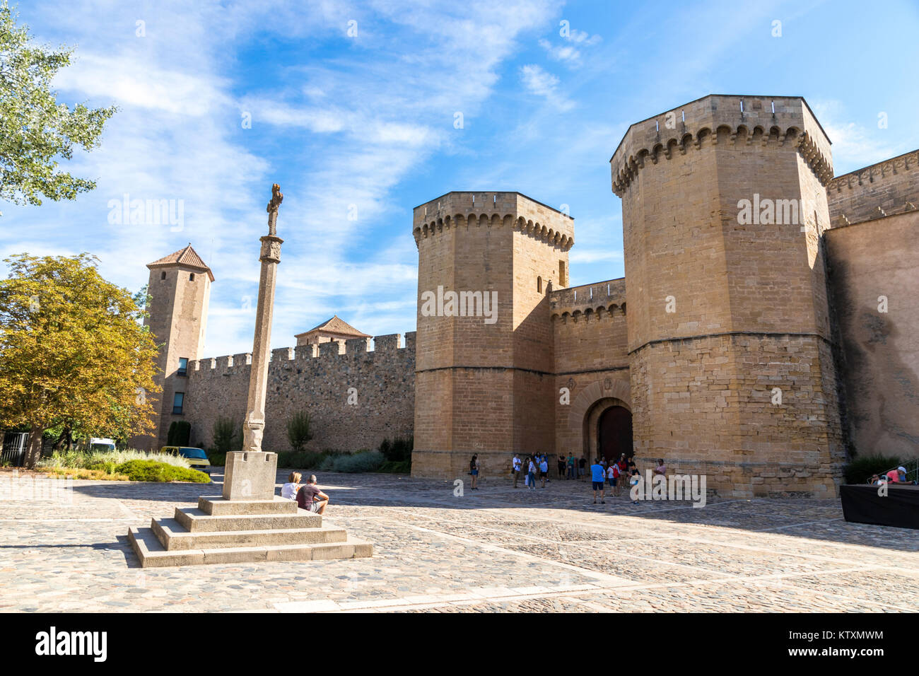 Der Puerta Real (Königliche Tor) der königlichen Abtei Santa Maria de Poblet, ein Zisterzienserkloster in Katalonien, Spanien, Pantheon der Könige der Cro Stockfoto