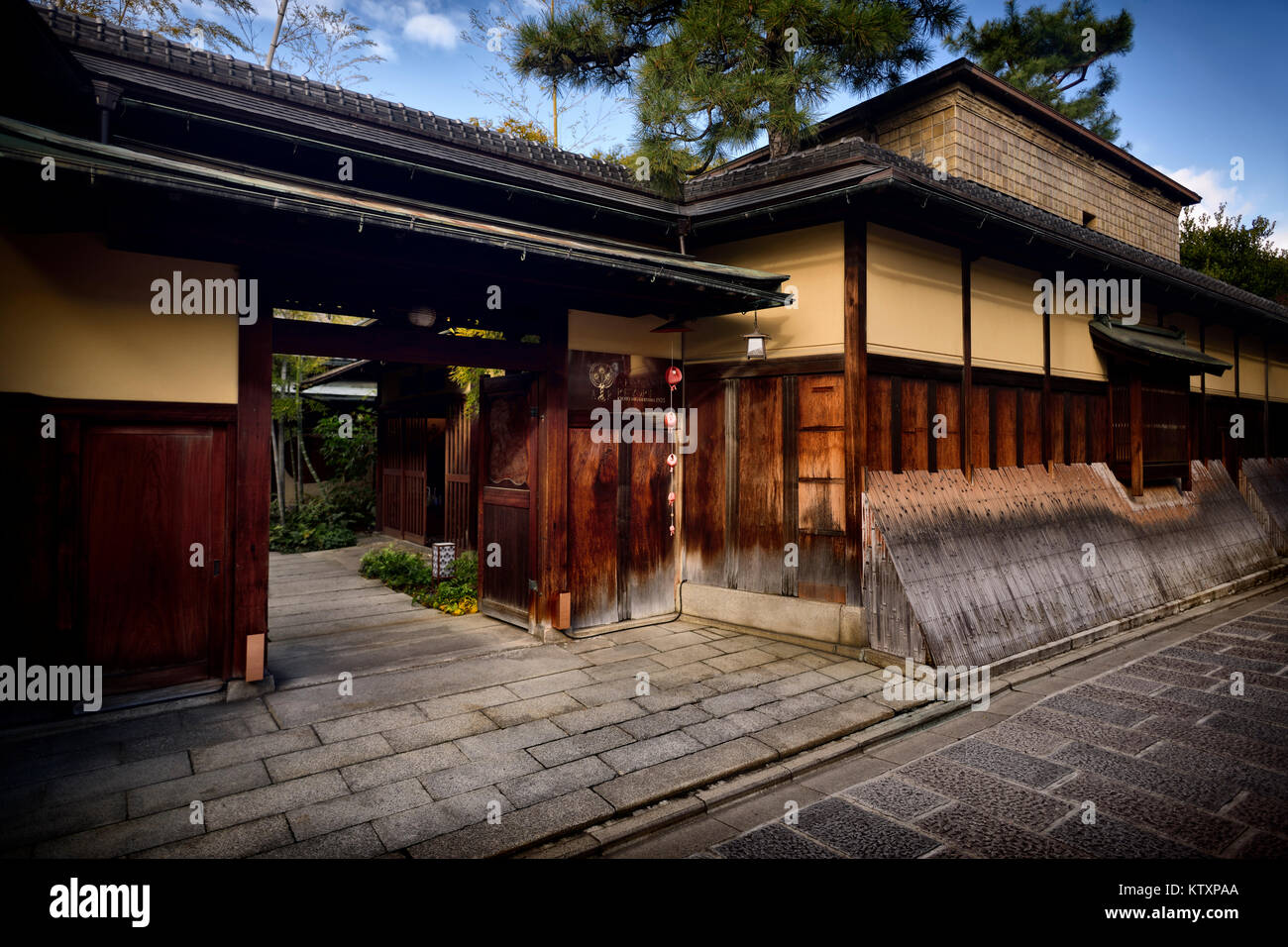 Lizenz und Drucke im MaximImages.com - Historic Streets of Gion, Kyoto, Japan Reise Stock Foto Stockfoto