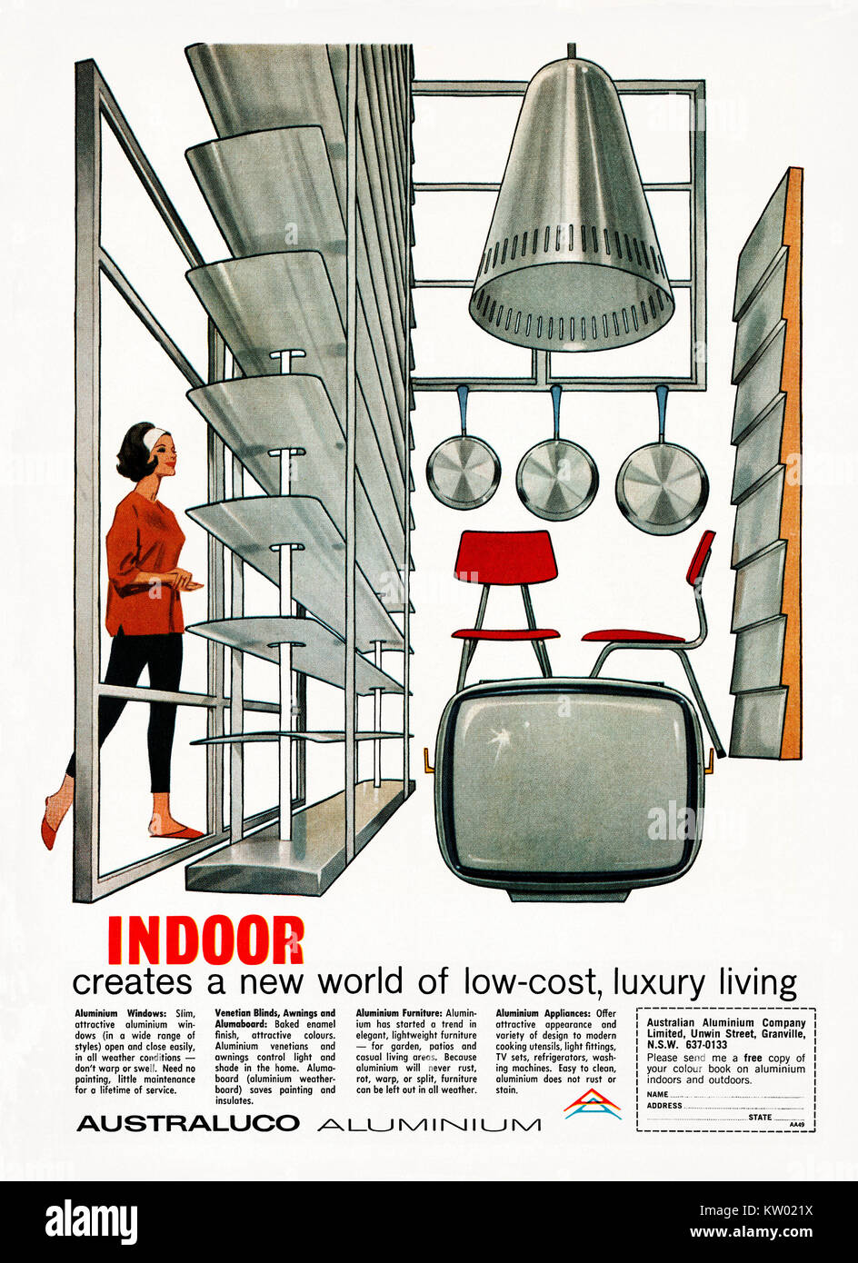 Ein 1962 Anzeige in einer australischen Magazin für Australuco (Die australische Aluminium Unternehmen) für ihre Produkte für die Verwendung zu Hause Konzentration auf innere verwendet für die Metall Produkte wie Pfannen, Regale, Fenster, Jalousien Möbel, Beleuchtung und Markisen. Es zeigt auch einen TV mit einem Gehäuse aus Aluminium. Stockfoto