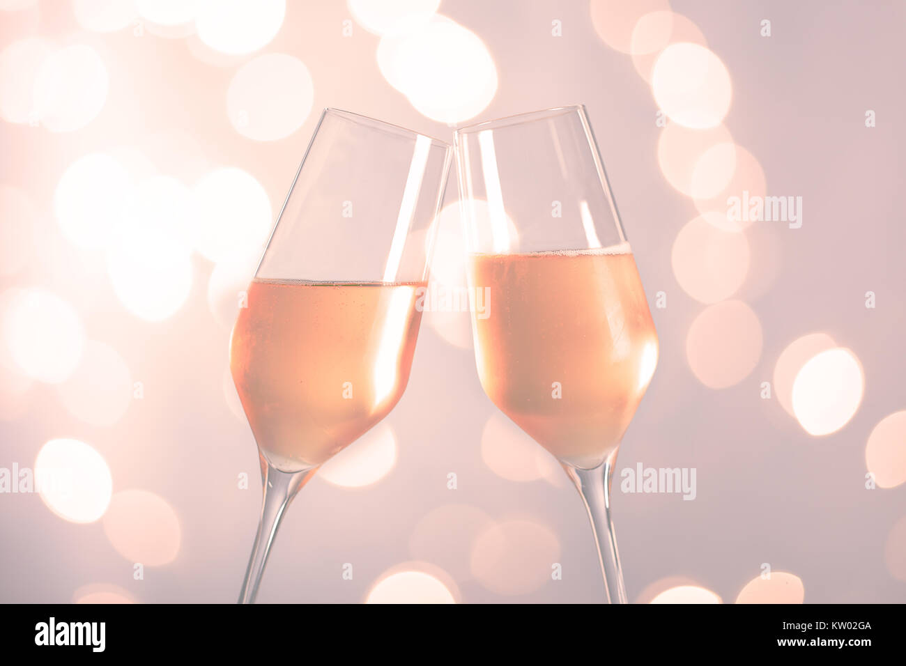 Schiebeschalter mit Champagner Gläser vor einem unscharfen Hintergrund Stockfoto