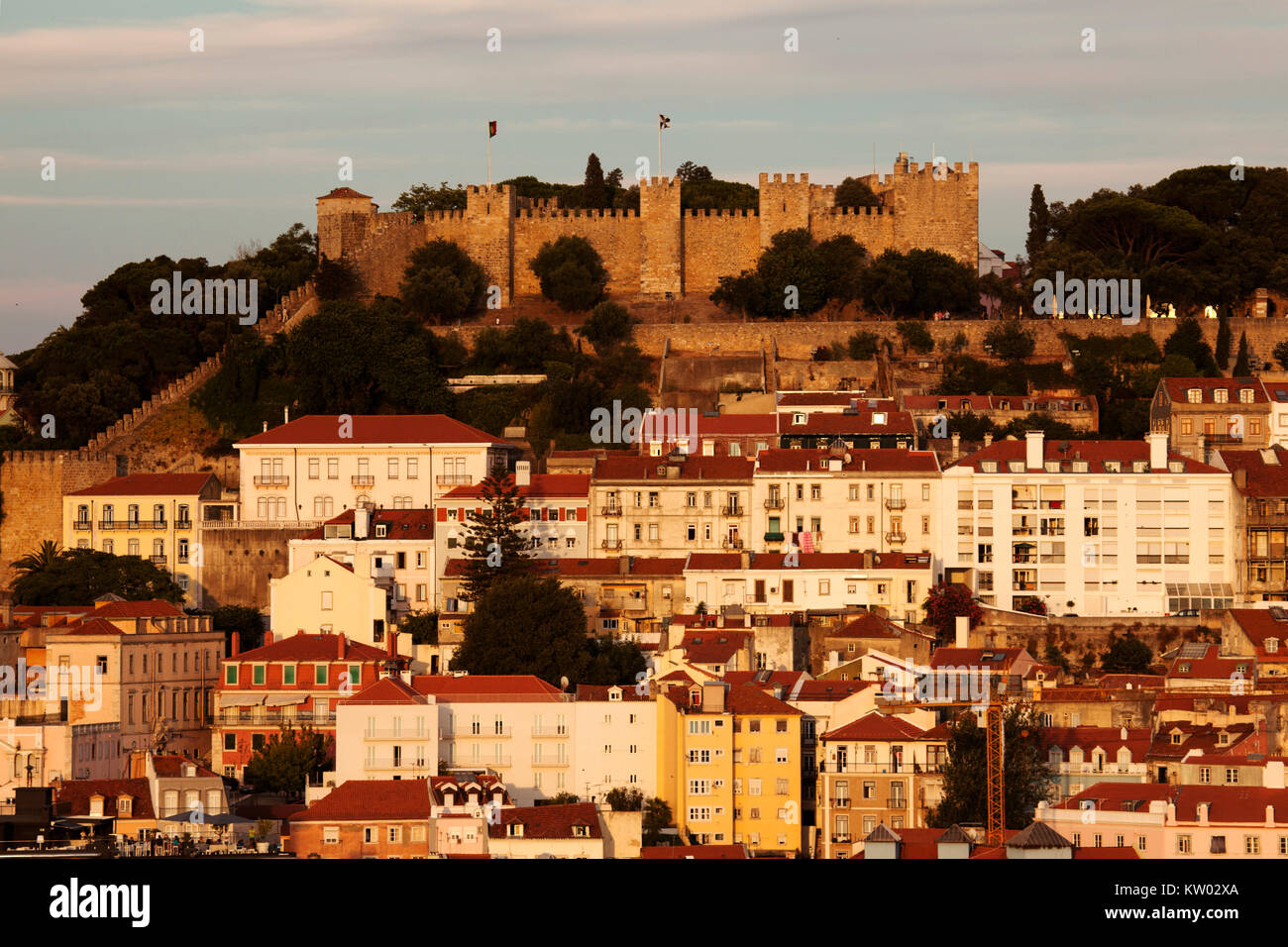 Die Burg von St George (Castelo de São Jorge) in Lissabon, Portugal. Die hilltop Festung stammt aus dem Mittelalter. Stockfoto