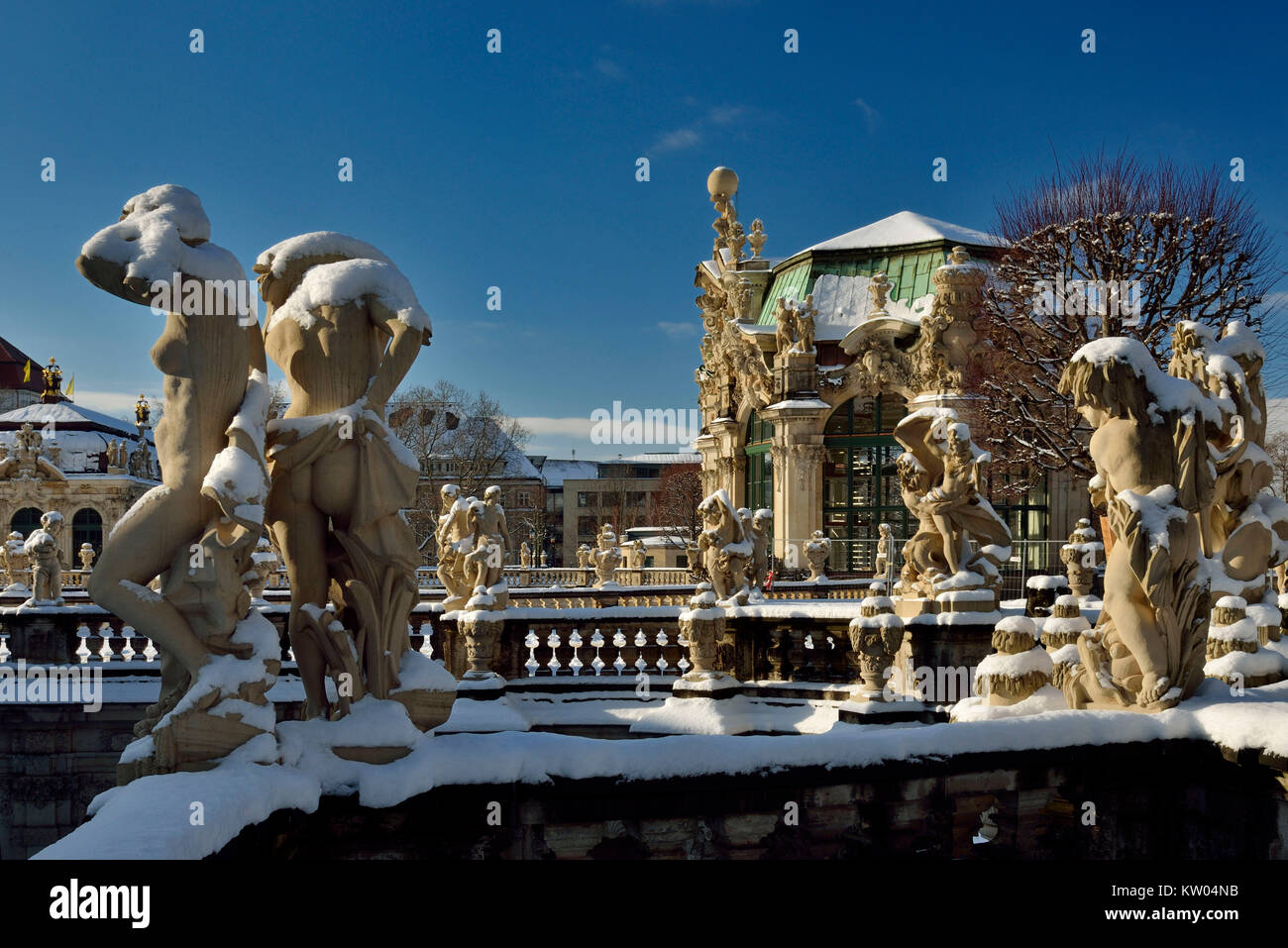 Dresden, Zwinger Galerie, indem in Baden für die Nymphe und embankment Pavillon, Zwingergalerie, Putten am Nymphenbad und Wallpavillon Stockfoto