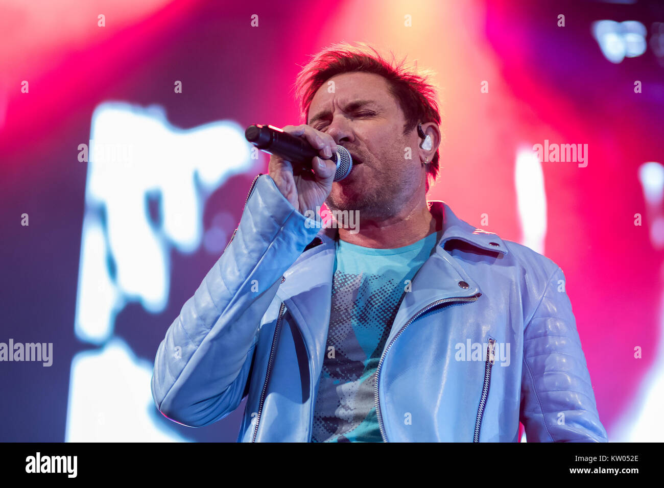 ZAGREB, KROATIEN - 29. AUGUST 2017: Duran Duran Papier Götter auf Tour 2017 Salata Zagreb. Simon Le Bon Sänger der Band Duran Duran auf der Bühne Stockfoto
