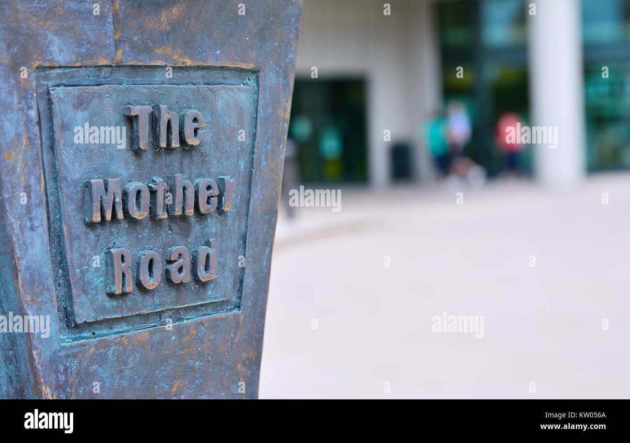 Route 66 Schild in Bronze mit der Phrase, die Mutter Straße. Stockfoto