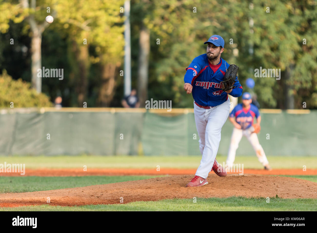 ZAGREB, KROATIEN - September 09, 2017: Baseball Match zwischen Baseball Club Zagreb und BK Olimpija 83. Baseball Pitcher Stockfoto